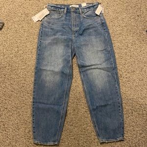 Aritzia/ denim forum brand new jeans never worn